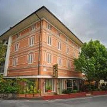 Hotel Casa Rossa Montecatini Terme Exteriör bild