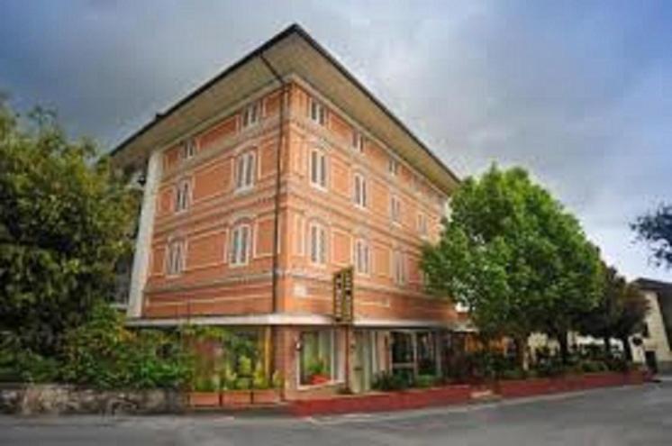 Hotel Casa Rossa Montecatini Terme Exteriör bild