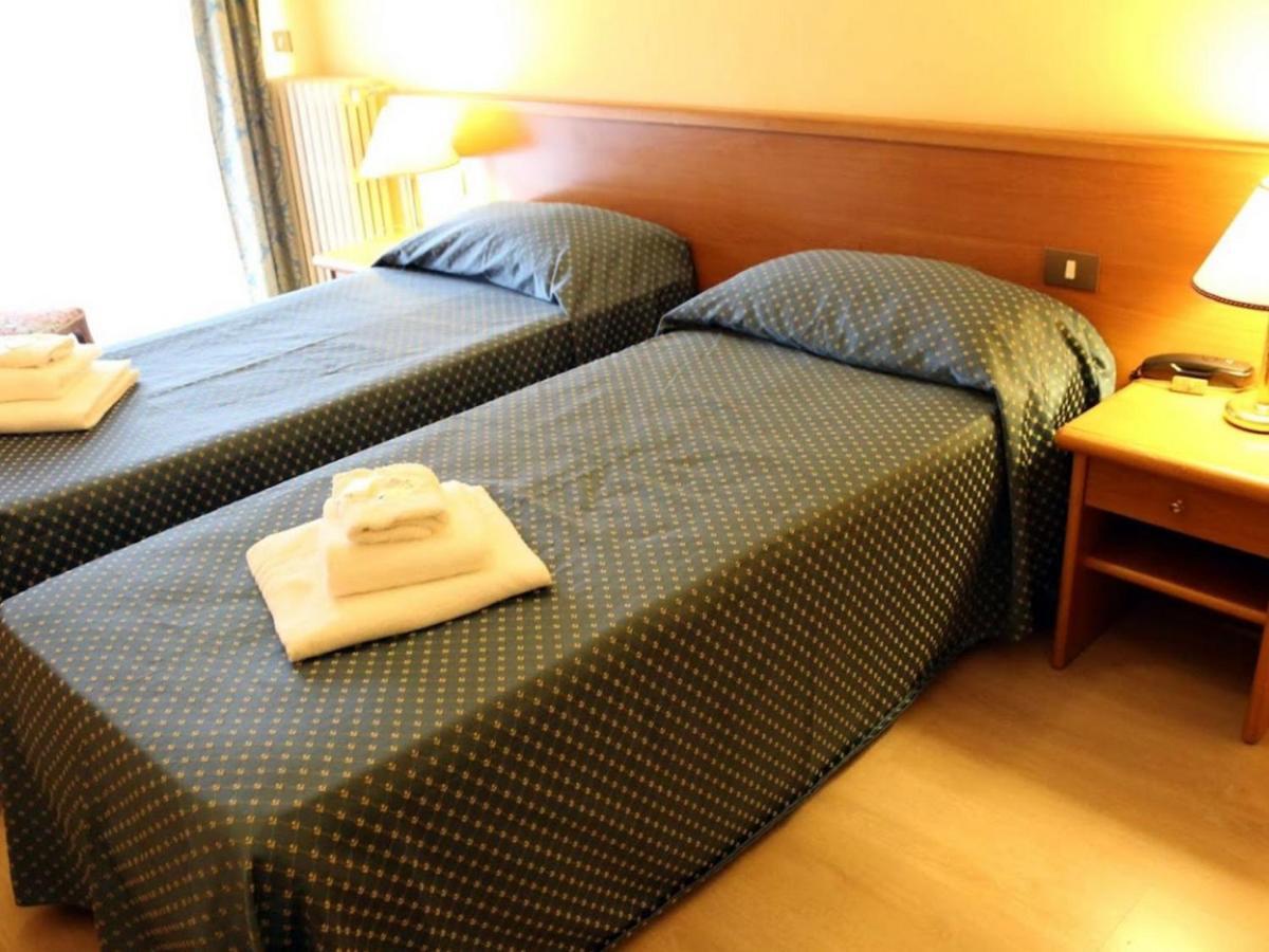 Hotel Casa Rossa Montecatini Terme Exteriör bild