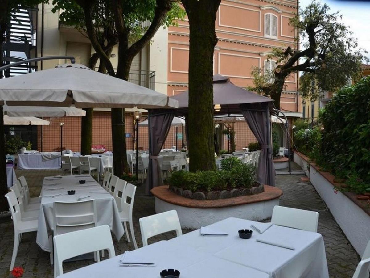 Hotel Casa Rossa Montecatini Terme Exteriör bild