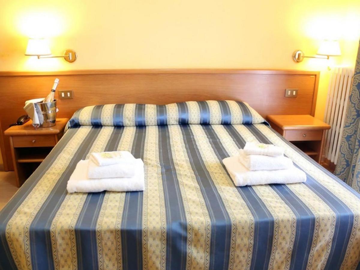 Hotel Casa Rossa Montecatini Terme Exteriör bild